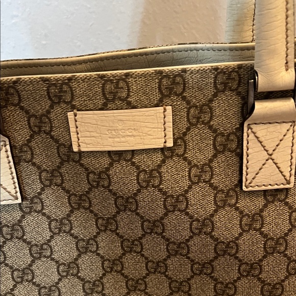 3019 Gucci Beige Monogram Tote Bag - Picture 3 of 12